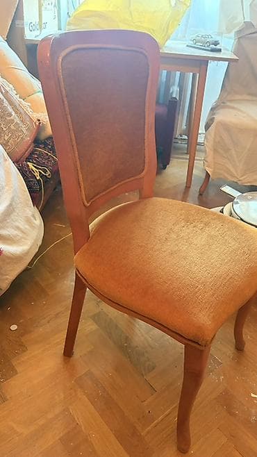 dekorativ masa: Yemək otağı üçün dəst: taxta masa və yumşaq oturacaqlı stullar - — 2