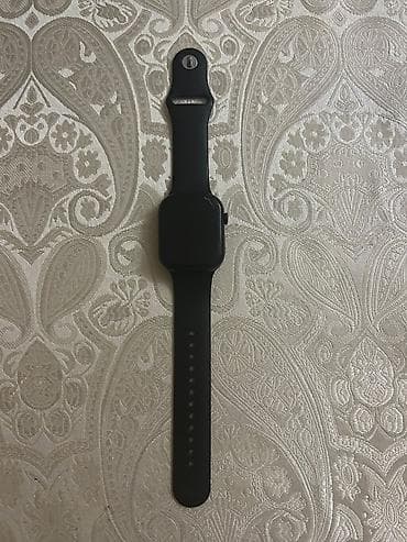 apple watch 1: Qara rəngli ağıllı saat - Kvadrat formalı sensorlu ekran, yan tərəfdə — 1