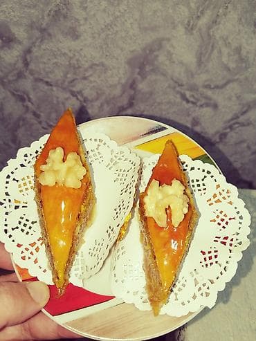 İçkilər: Əl işilə hazırlanan milli şirniyyat dəsti. - Şəkilbura: nazik və — 5