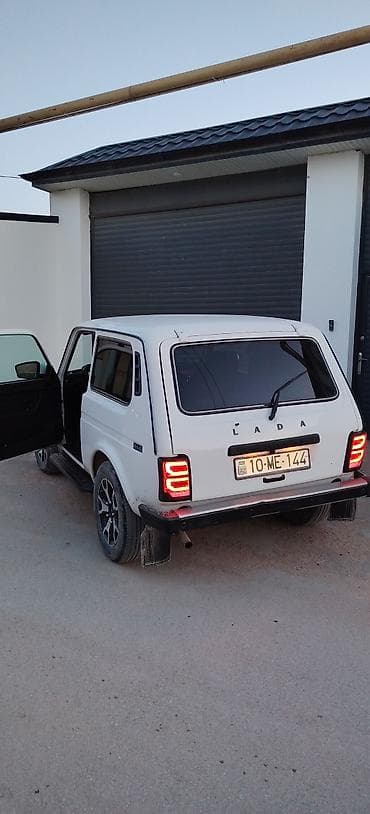 vaz dinama: VAZ Niva (Lada 4x4) – ağ rəngli, şəhər və off-road üçün praktik 3 — 3