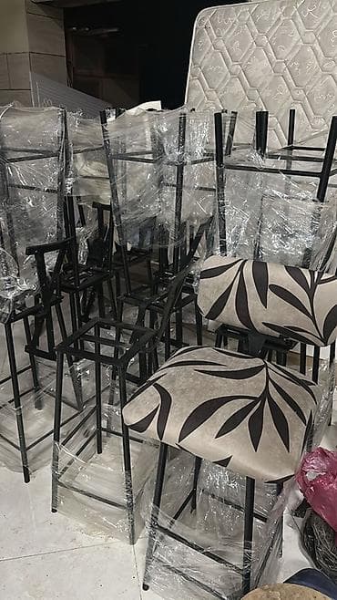 Məhsul: Bar/taburet tipli stul - Dizayn: Açıq bej rəngli oturacaq və