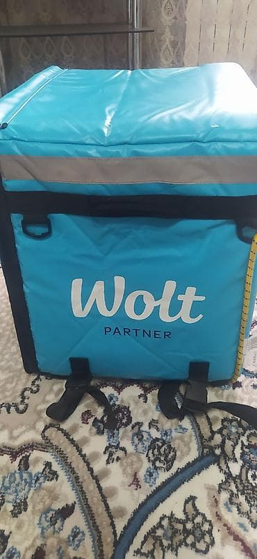 aksa generator: Wolt Partner istilik/soyuqluq saxlayan çatdırılma çantası - Brend — 2