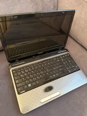 notebook altlığı: Toshiba Satellite noutbuk Xüsusiyyətlər: - Ekran: təxminən 15.6" — 4