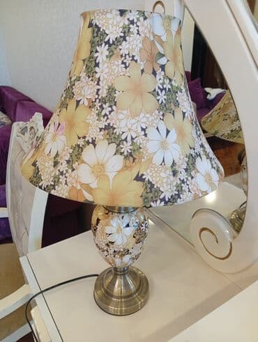 Məhsul: Masa lampası. - Dizayn: Klassik abajurlu masa lampası
