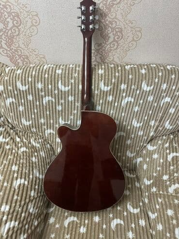 qedim saatlar haqqında melumat: Elektro-akustik gitara – cutaway korpuslu, sunburst ön qapaqlı model — 2