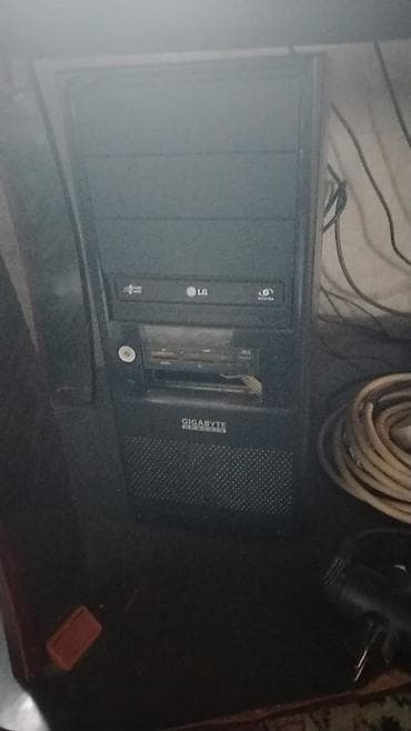 Masaüstü kompüterlər və iş stansiyaları: Masaüstü kompüter seti Tərkibi: - Sistem bloku: GIGABYTE korpus, ön — 2