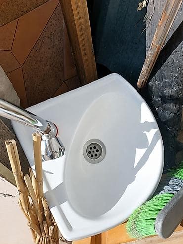 tulpani: Keramik asma lavabo dəsti - Tərkib: kiçik ölçülü keramik lavabo — 2