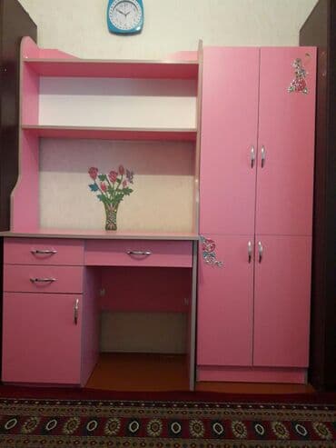 Qız üçün, Yeni, Yazı masası