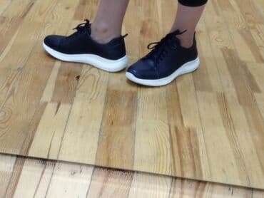 ayyaqabı: Ninewest ayaqqabilari hamısı yenidir. 36-37 olculerdir. temiz — 9