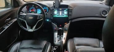 mercedesin yeni loqosu: Chevrolet Cruze sedan Xüsusiyyətlər: - Korpus: 4 qapılı sedan, açıq — 3