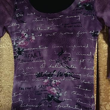 Qadın paltarı – 2 ədəd 1) Bənövşəyi rəngli, üzəri yazılar və çiçək — 2