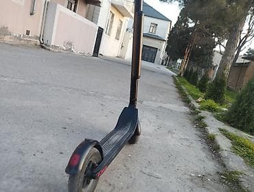 İşlənmiş Elektrik samokat 10", 251 - 350 Vt, 16 - 25 km/s, Ünvandan götürmə