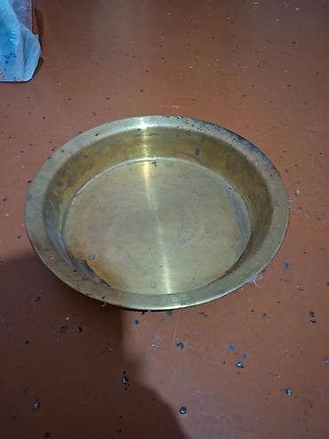 qab qazan: Misin qab – sarı misdən (pirinç) hazırlanmış dərin boşqab/tray. - — 1