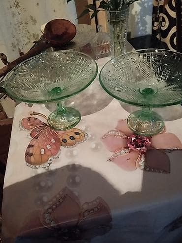 Məhsul: Porselėn ədviyyat qabları və şüşə qab dəsti Təsvir: - 6 ədəd — 5