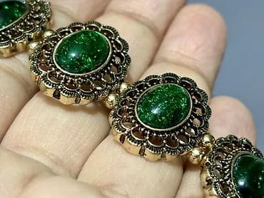 broş: Qızılı rəngdə etnik üslublu sırğa və brelok dəsti - Tərkib: metal — 9