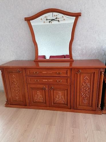 dəhliz dolab: Klassik üslubda taxta bufet-komod və böyük güzgü - Material: tam ağac — 3