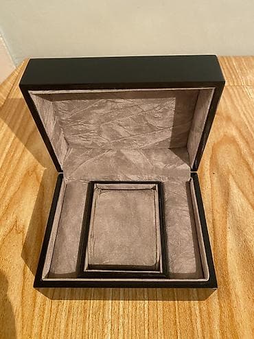 Lüks saat/qolbaq qutusu Materiali bərk korpus parlaq piano-qara