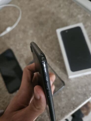 telefon iphone 7: IPhone 7, 32 GB, Qara, Barmaq izi — 7