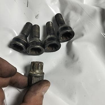 Avtomobil təkərləri üçün təhlükəsizlik boltları (lock bolt) komplekti