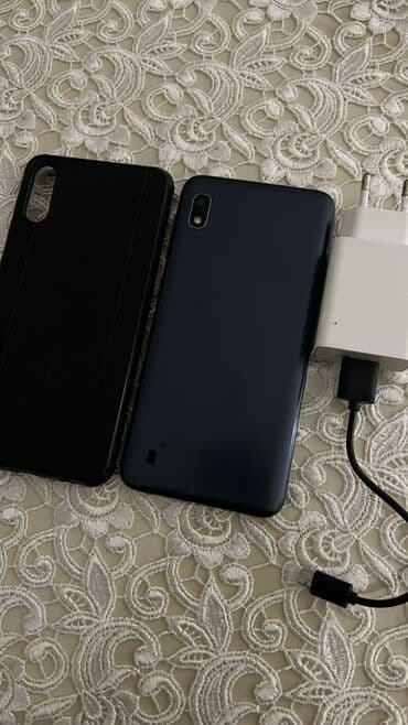 Məhsul: Smartfon + aksesuarlar - Rəng: Tünd mavi arxa panel - Arxa — 1