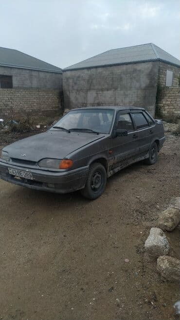 lada qapi: Tünd boz rəngli sedan tipli avtomobil. Arxa tərəfində spoyler — 8