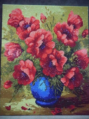 Süni güllər: Muncuqla yığılma şəkil əl işidir . Hazır asila bilər divardan . Ölçü — 6