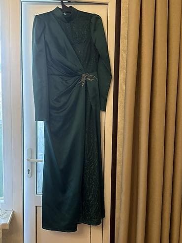 42 razmer ( 40-a gedir) - Qadın gecə/ziyafət geyimi - Rəng: tünd