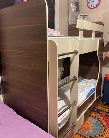 Uwaq ucun 2 mertebeli kravat satilir.baha alinib cox az istifade