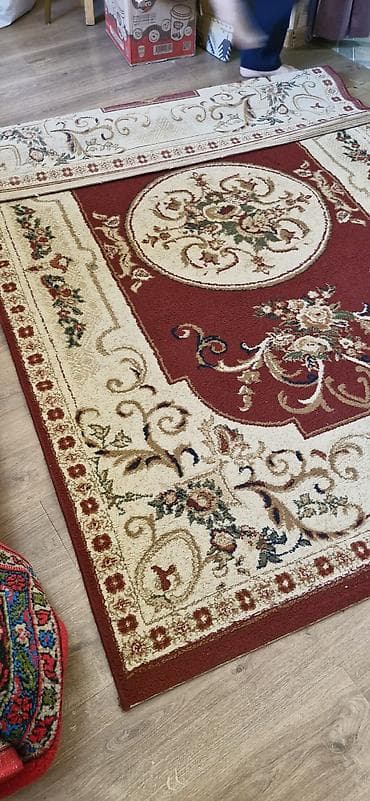 Klassik üslubda xalça - Rəng palitrası: qırmızı-bordo fon