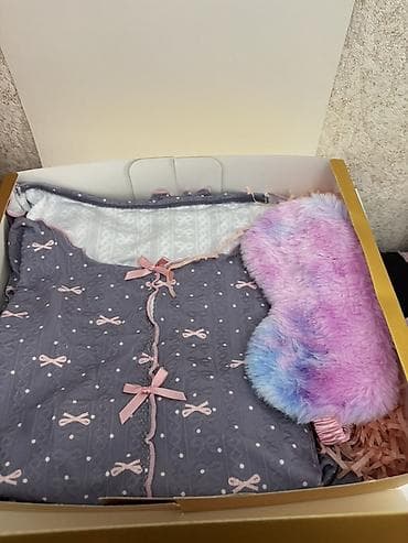 Qutu dəsti: qadın pijama və yuxu maskası - Dəst tərkibi: 1 ədəd — 2