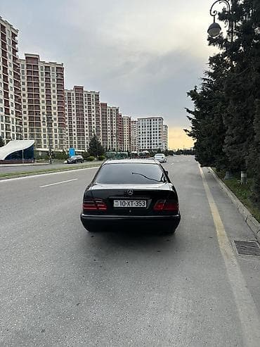 w210 stoplar: Mercedes-Benz E-Class W210 sedan - Kuzov: 4 qapılı sedan, qara rəng - — 2