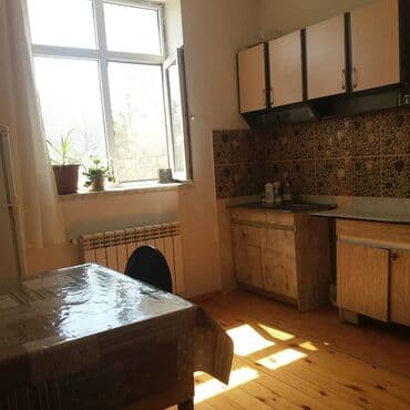 qaracuxurda ev: 70 kv. m, 2 otaqlı — 4