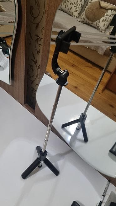 smart box: Bluetooth pultlu 2‑in‑1 selfi çubuğu və mini tripoda çevrilən — 1