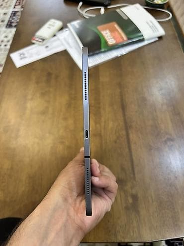 samsung tab s8 plus: Apple iPad Pro 11 (2020), 11", 128 GB — 7