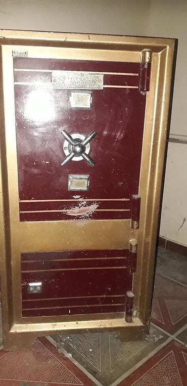 Metal seyf – ağır və möhkəm konstruksiya
yanğın, gülle keçirtmir