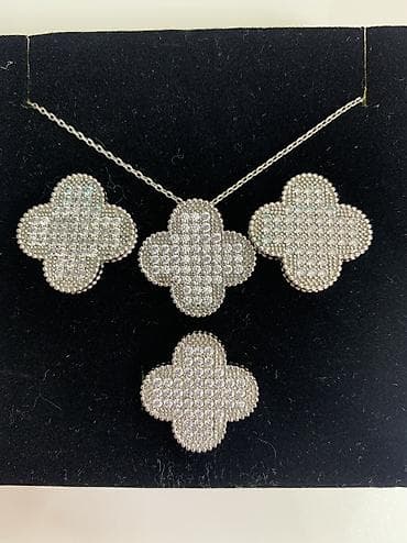 Dəstə daxildir: Boyunbağı, Sep, Sırğa