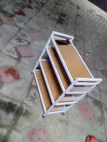 taxta ref: Metal karkaslı 4 mərtəbəli rəf - Karkas: ağ rəngdə polad konstruksiya — 4