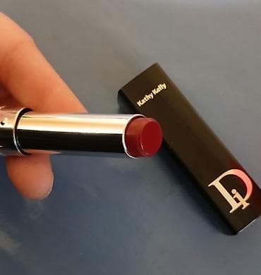 maqnit qolbaqlar: Dodaq boyası, Qırmızı — 1