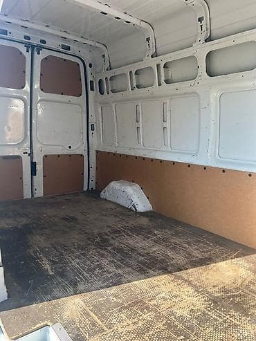 7 maşınlar: Ford Transit uzun baza, yüksək tavan, ağ rəng. Yük daşıma xidməti — 3