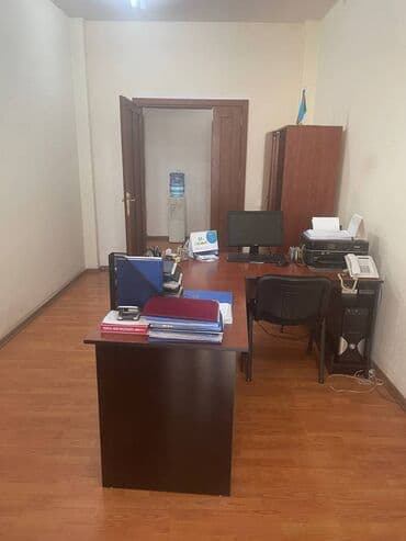 kirayə ofislər: Nərimanov metrosuna yaxın yol kənarı bizness mərkəzinə yaxın ümumi — 2