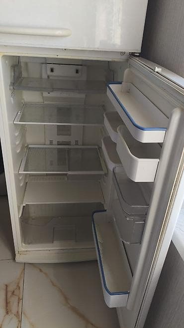 2 qapılı Bosch Soyuducu Satılır, rəng - Ağ