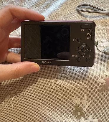 sony qulaqliq: Yeni kimidir. Sadece altinda balaca qiriqi var. Adapteri falan herseyi — 2