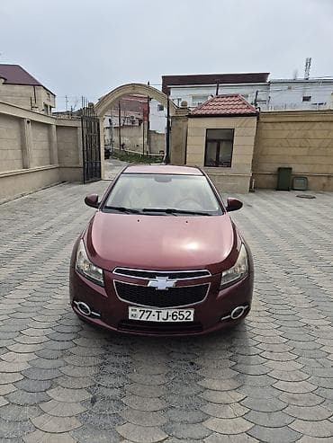 arxa baqaj: Chevrolet Cruze sedan - Kuzov: 4 qapılı sedan, tünd bordo rəng - — 8