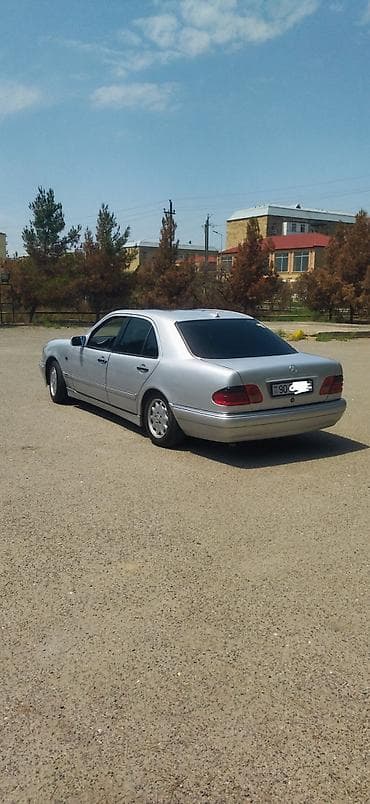 disk 14: Mercedes-Benz E-Class: 2.3 l | 1996 il Sedan — 3