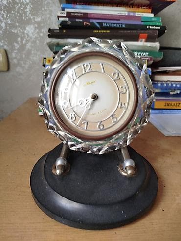 islenmis taxta dikt: Qədimi antikvar stolüstü saatlar — 1
