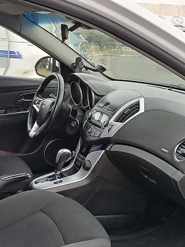 yan guzguler: Chevrolet Cruze: 1.8 l | 2014 il 218888 km Sedan — 10