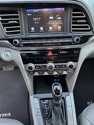 hunday santefe: Hyundai Elantra: 2 l | 2019 il Sedan — 2