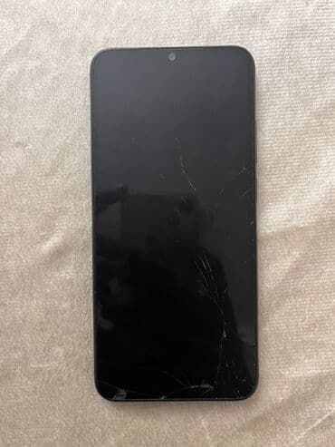 yarı tikli: Xiaomi Redmi A2+ smartfon Şəkildə göründüyü kimi ekranda çat var belə — 3