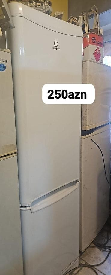 2 qapılı Indesit Soyuducu Satılır, rəng - Ağ