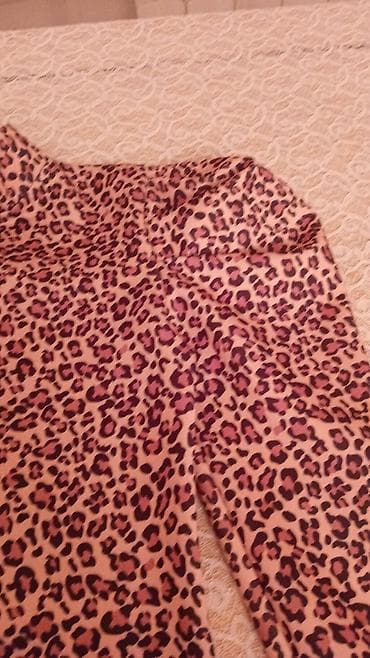 Leopard naxışlı qadın köynəyi - Üslub: Dar siluetli, uzunqol, boğazlı